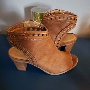 Cutout booties